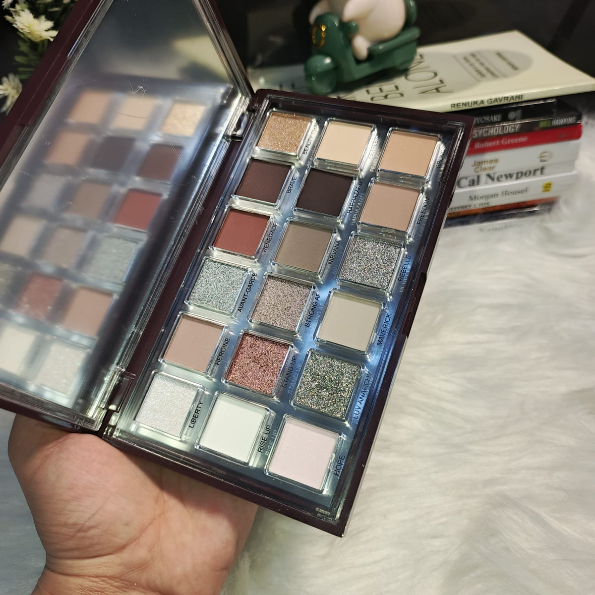 Hudamoji Icy Nude Eyeshadow Palette